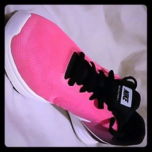 Girls Nike Revolution 3